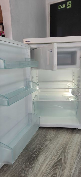 Малък хладилник Liebherr с горна камера и фризер