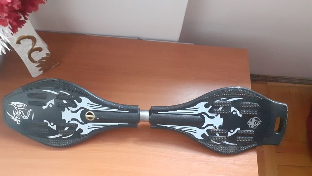 Vând Waveboard negru