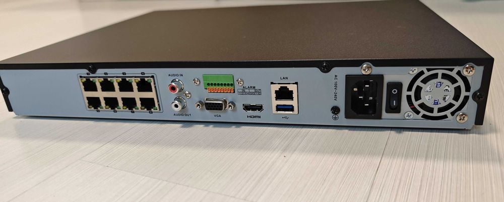 Неупотребяван 8 портов PoE 4K NVR Hikvision DS-7608NI-K2/8P с 2TB HDD