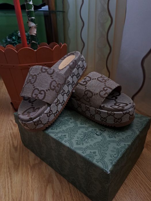 Gucci GG Maxi platform slides