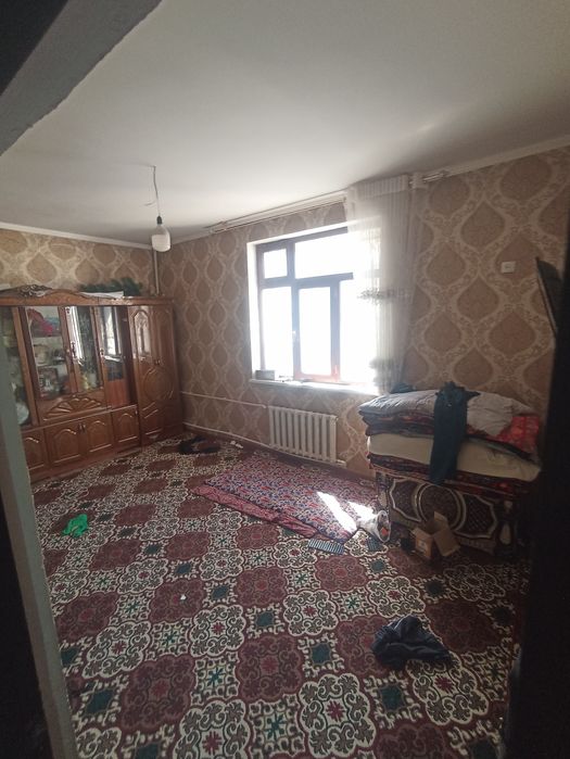 Navoiy shahar 23 maktab oldida
