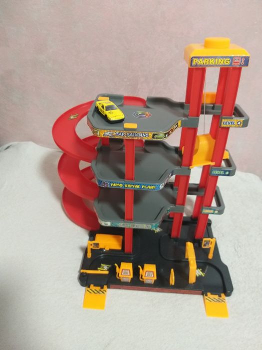 Паркинг, лифт, машинки