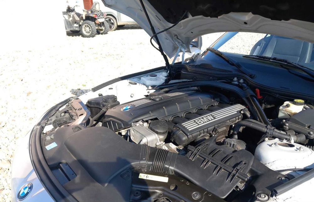 Vand auto BMW Z4 din 2012 ca nu nuoa,km 62000, 20.000.00 euro. Mai multe in detalii in privat