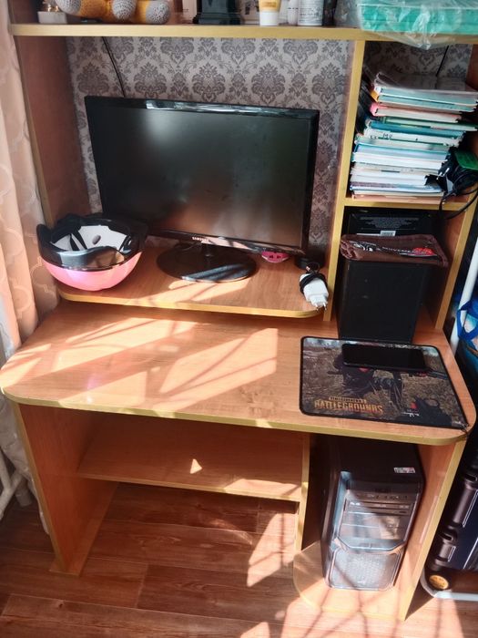 Продам компьютерный стол и компьютер
