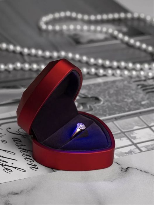 Футляр с подсветкой для кольца