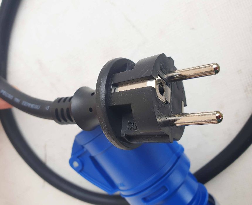 Cablu de alimentare 220 V pentru rulote, 3x2,5, 1,5 M