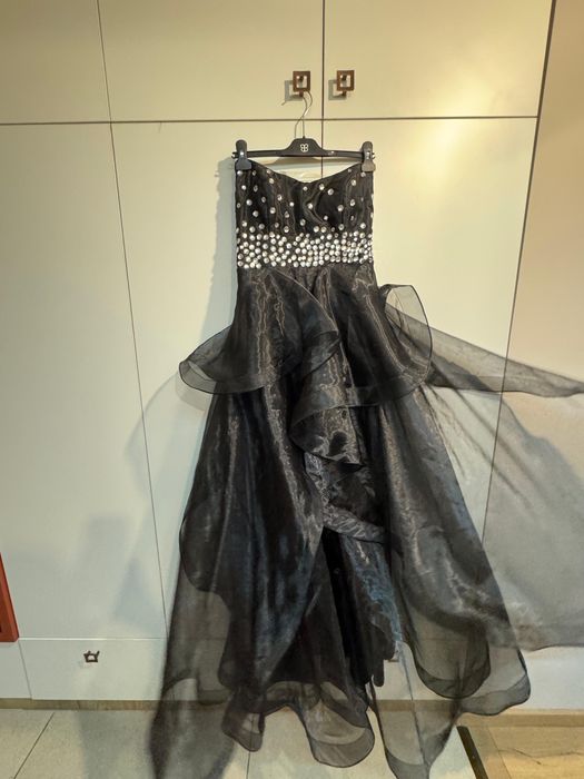 Rochie de seară elegantă, neagră, cu aplicații strălucitoare
