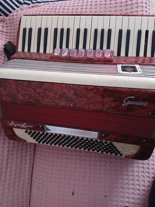 Acordeon guerini de vanzare
