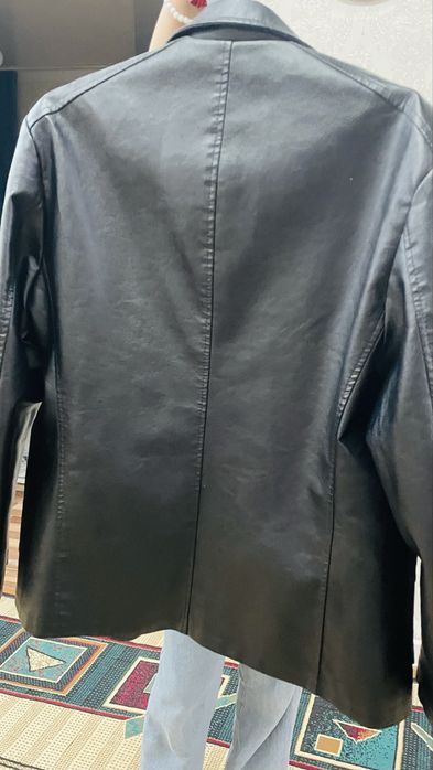 Продам кожаный куртка