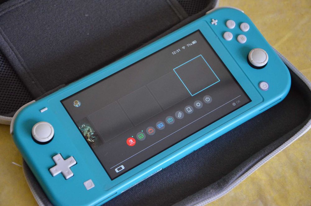 Nintendo Switch Lite продам