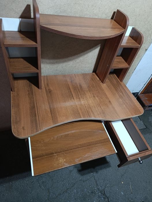 Продам компьютерный стол