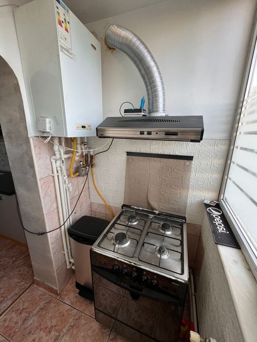 Particular inchiriez apartament 2 camere decomandat