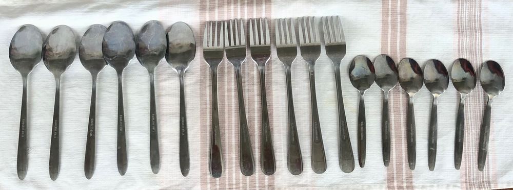 Набор из ложек и вилок