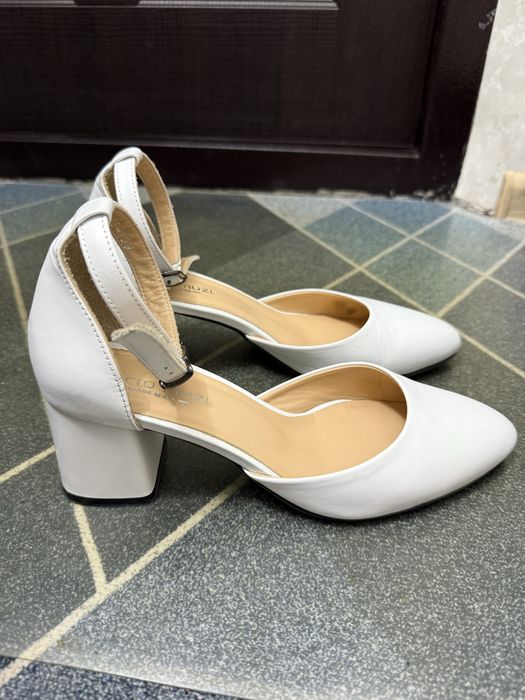 Женские кожаные туфли