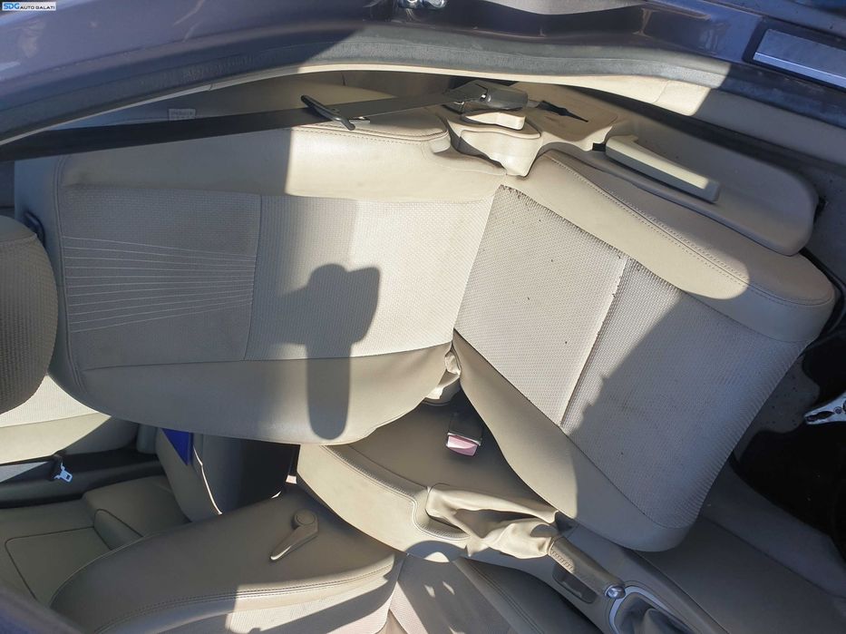 Scaun Semi Piele Crem Textil Fara Incalzire Stanga Fata Sofer Manual Renault Megane 3 2008 - 2016 [K4156]