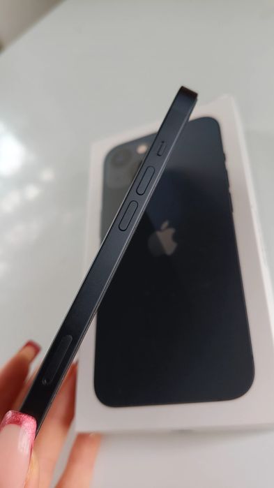 Продам новый айфон 13