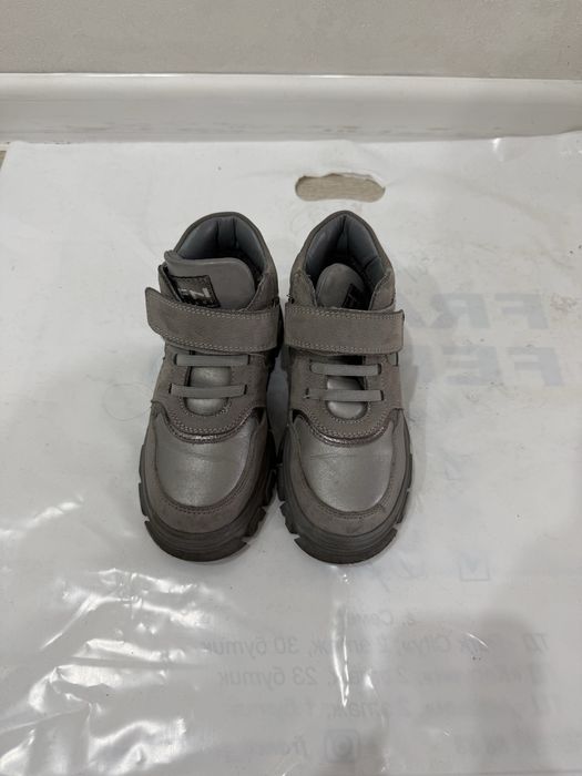 Продам ботинки на весну на девочку