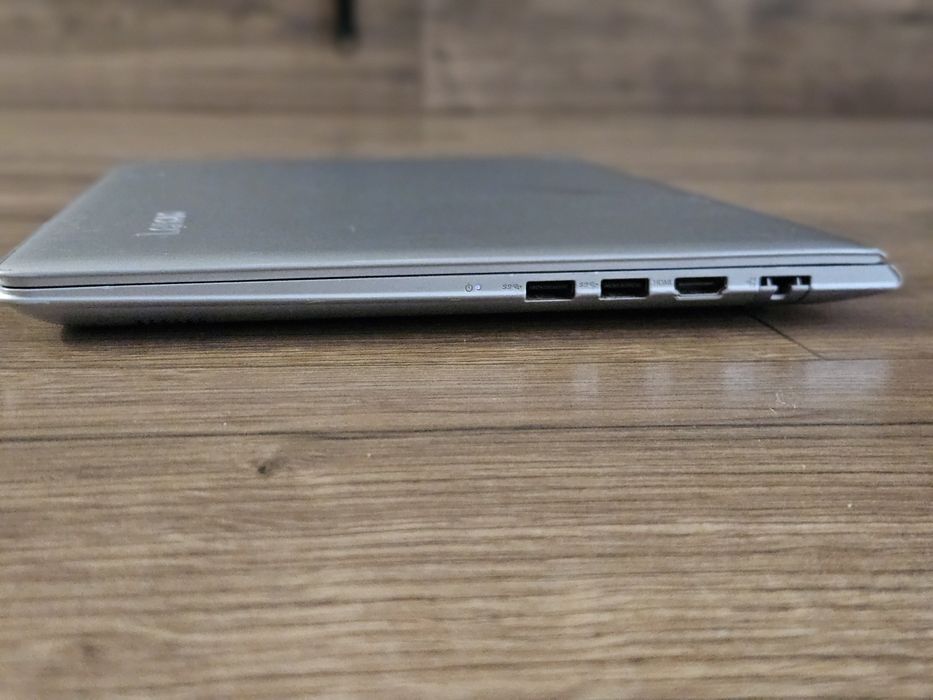 Laptop GAMING  Lenovo Intel i7 7th 8GB DDR4 SSD 256GB 2 placi video AMD R7  14 inch fullhd  taste iluminate  sunet Harman