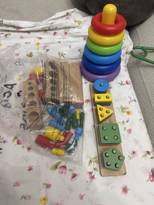 игрушки: цилиндры, сортер, пирамидка