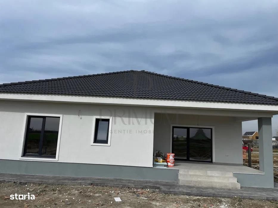 Sacalaz- toate utilitatile- strada asfaltata- dormitor cu baie si dres