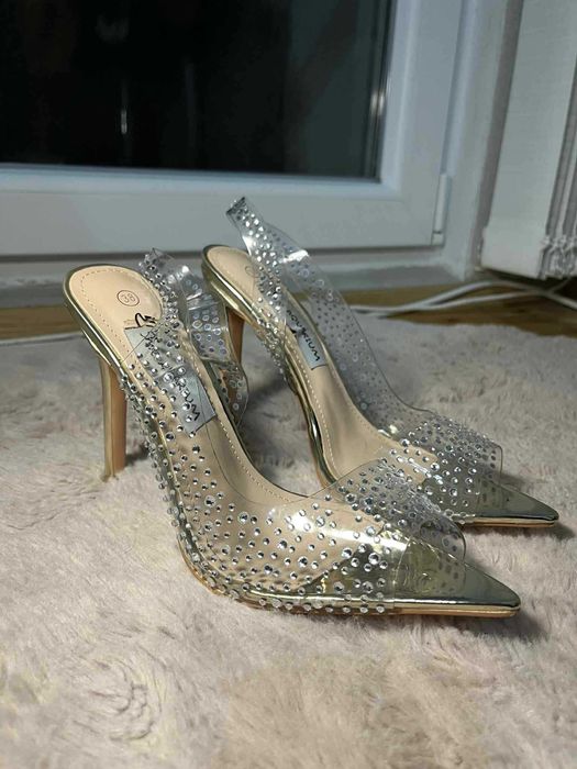 Обувки на висок ток с камъни