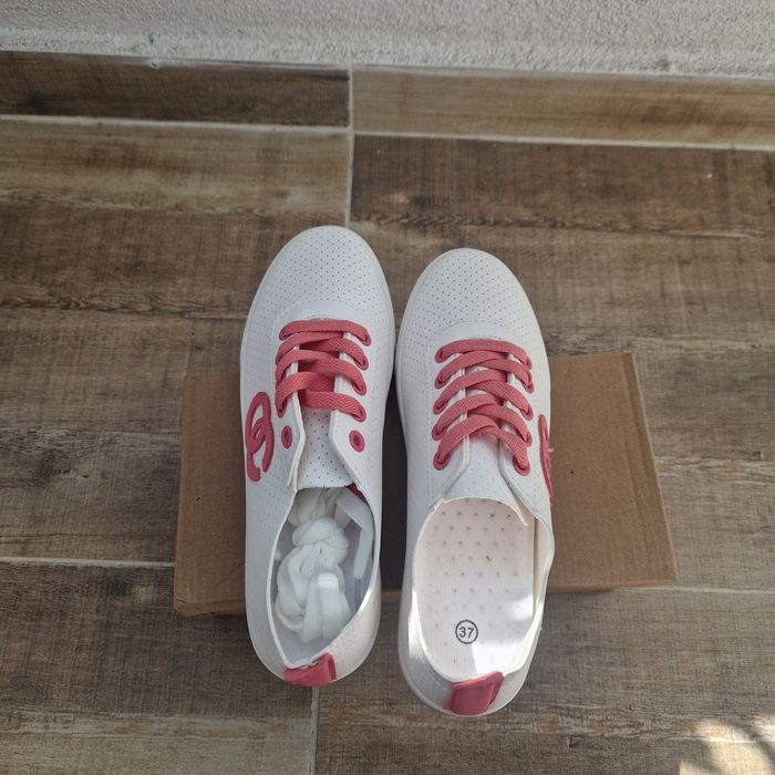 Дамски кецове в два цвята