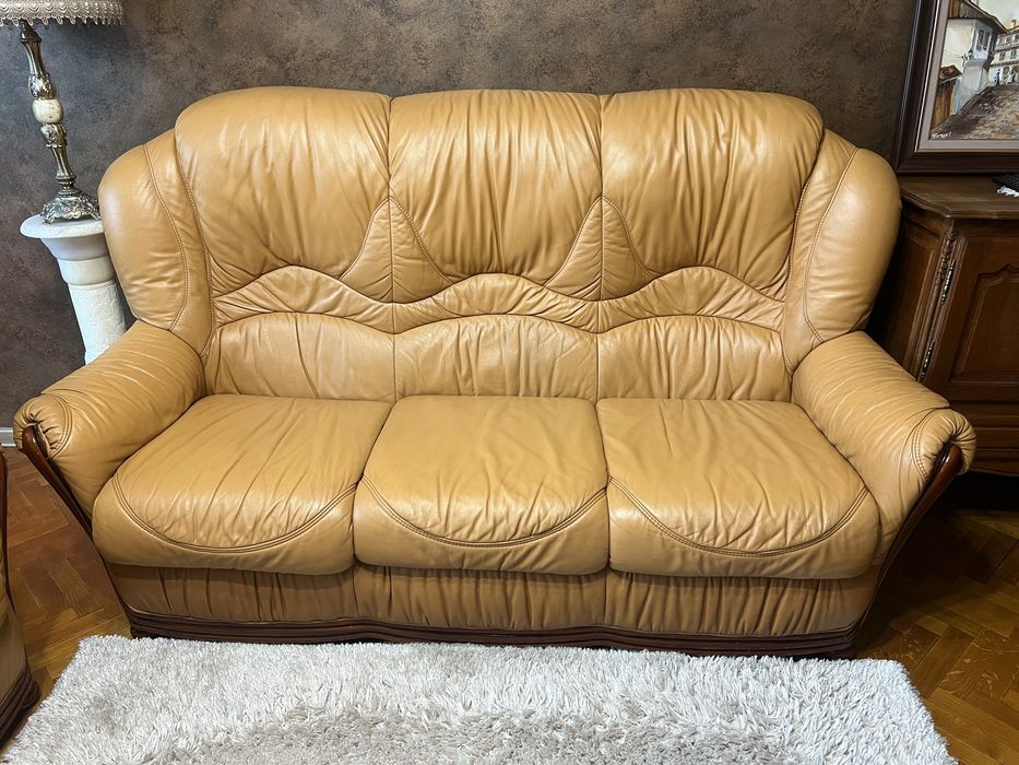 Кожен диван с два фотьойла