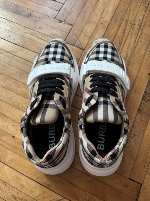 Adidasi Burberry