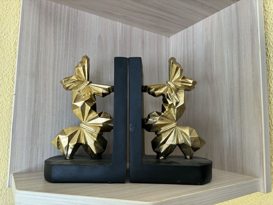 Подпора за книги