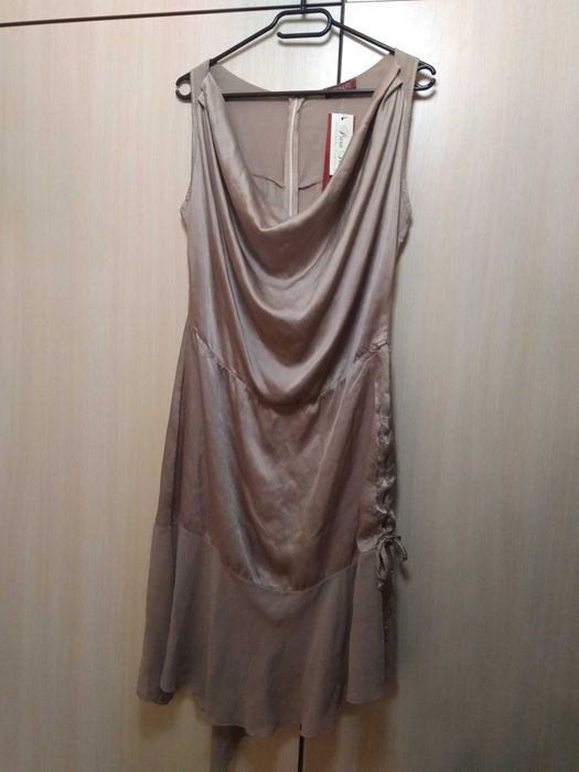 Изискана рокля за коктейли.