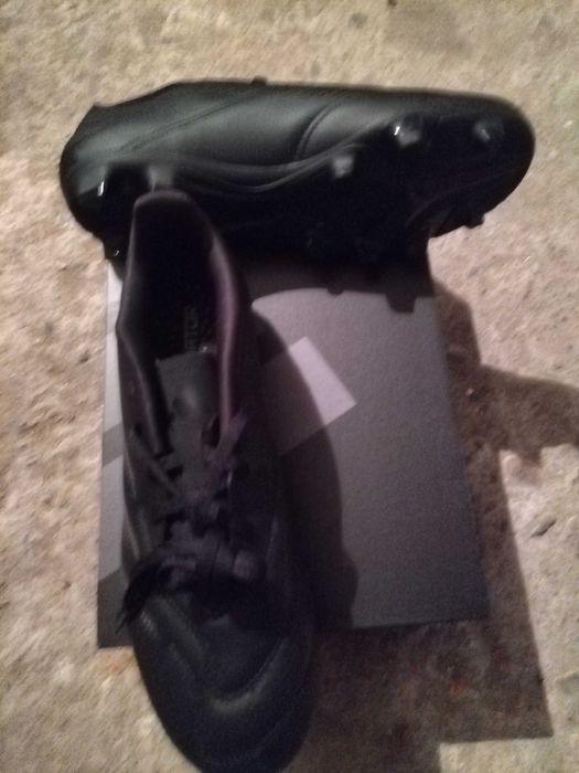 Футболни бутонки