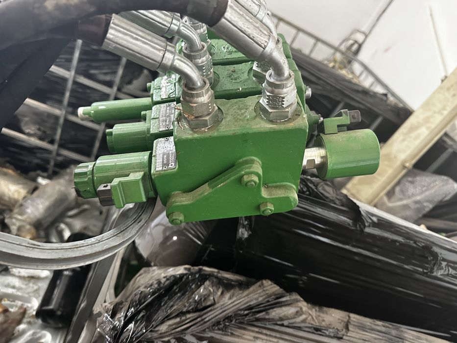 Distribuitor John Deere AL211999