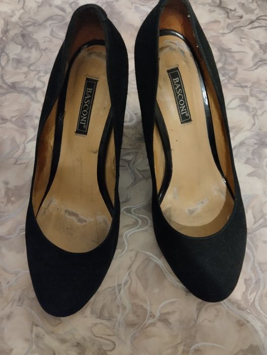 Продам замшевые каблуки.