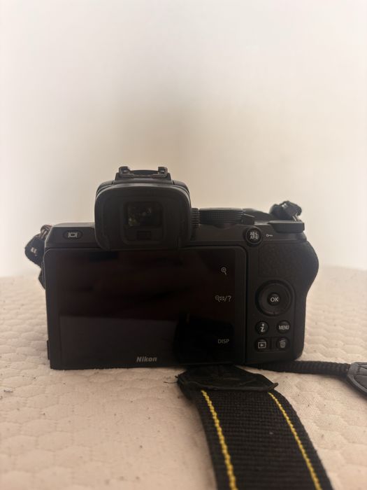 Nikon Z50 cu obiectiv NIKKOR Z DX 18-140mm f/3.5-6.3 VR.