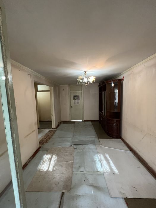 Вокзалда бозорни тугрисида 2 хоналик под бизнес квартира сотаман