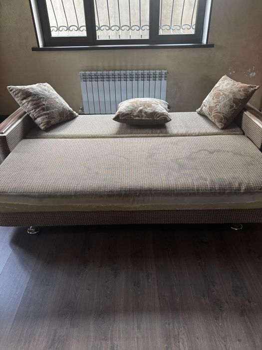 Продам  2 дивана  б.у.