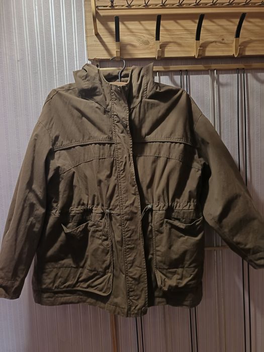 Пальто разные..Шапки.