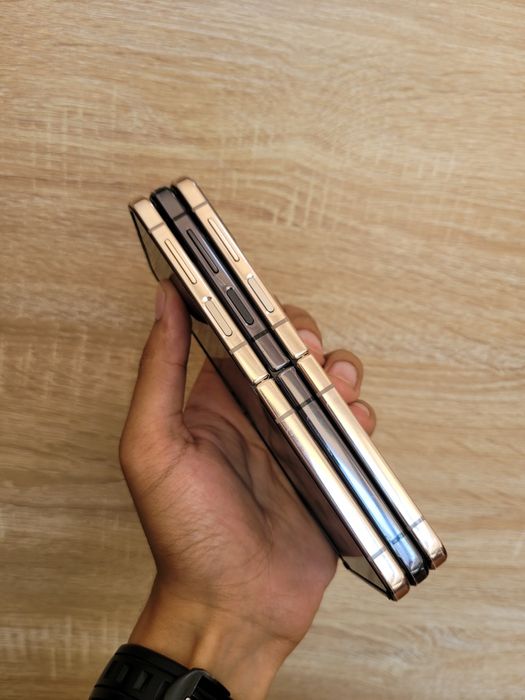 Samsung Galaxy Z Flip 4 (5G). Joyi 8/256 GB. Holati Yengide.