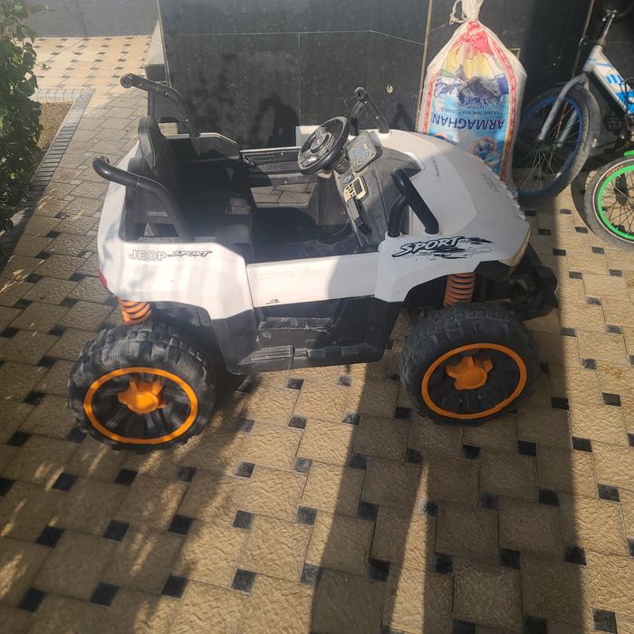 Detskiy moshinala sotiladi