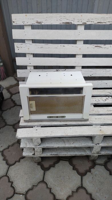 Продам вытяжку на кухню