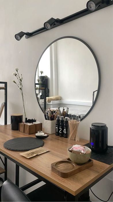 Аренда стол бровиста кушетки маникюр