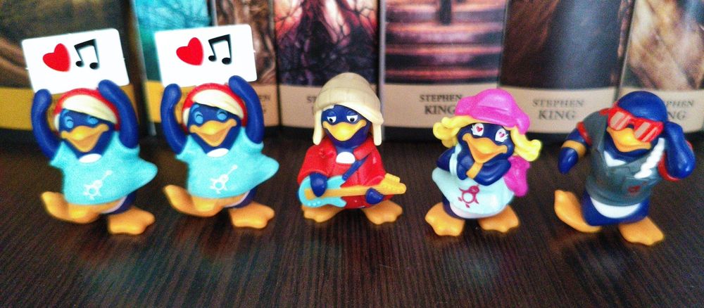Продам фигурки Kinder