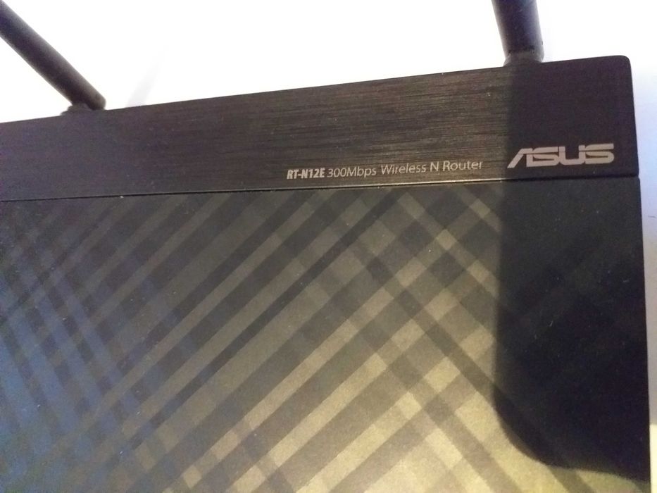 3 Router marca:ASUS RT-12 E,viteza 300Mbps;-Asus RT-N10E+TENDA