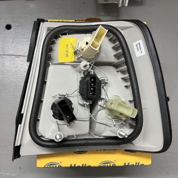 Новый фонарь Hella bmw e34 бмв е34