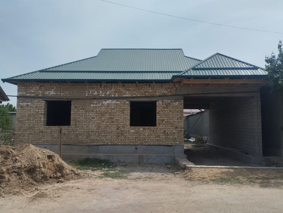 Уй сотилади, (қурилиши тугалланмаган)