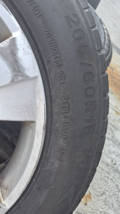 Vand doua anvelope 205/60/16