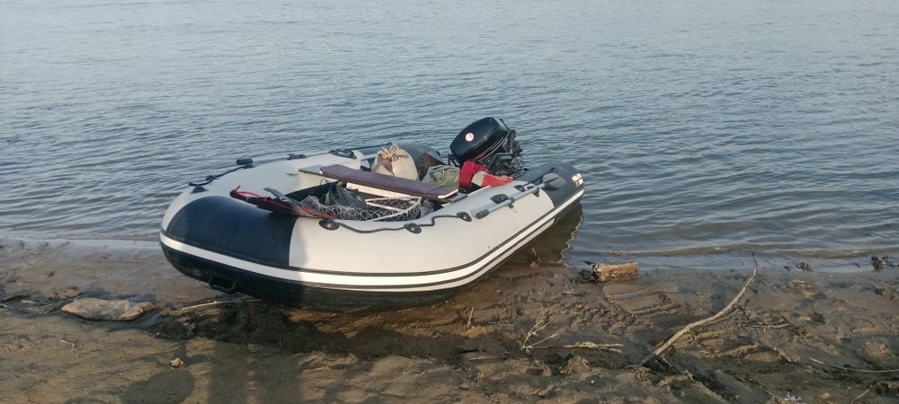 Лодка с  мотором