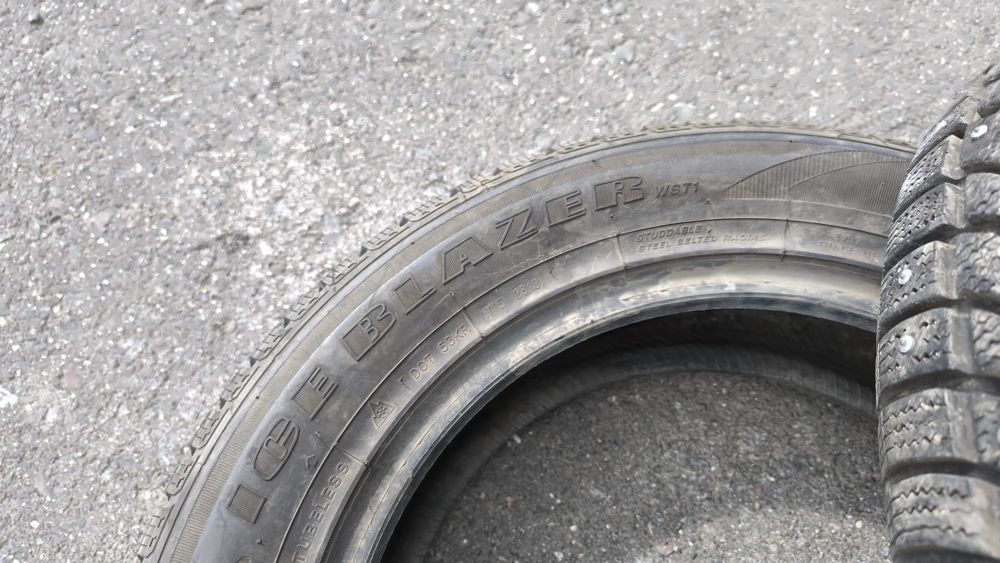 235-60-R18  два баллона зимней резины .