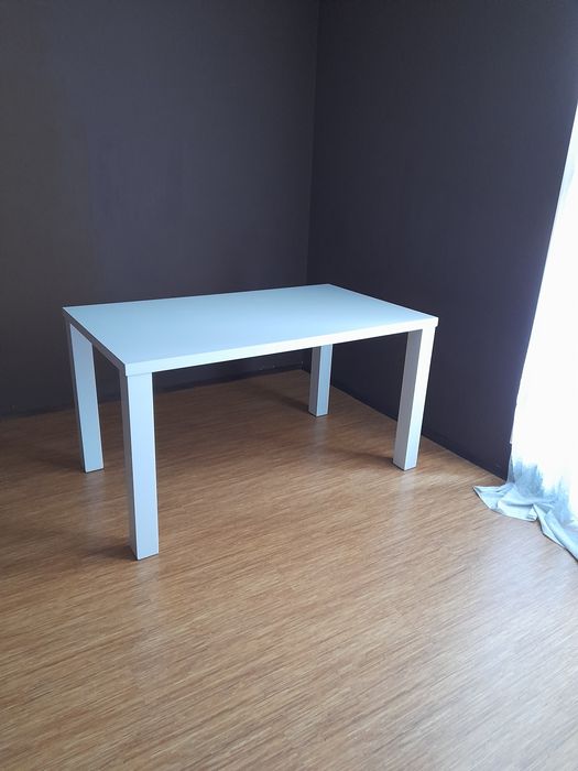 Трапезна маса бял лак