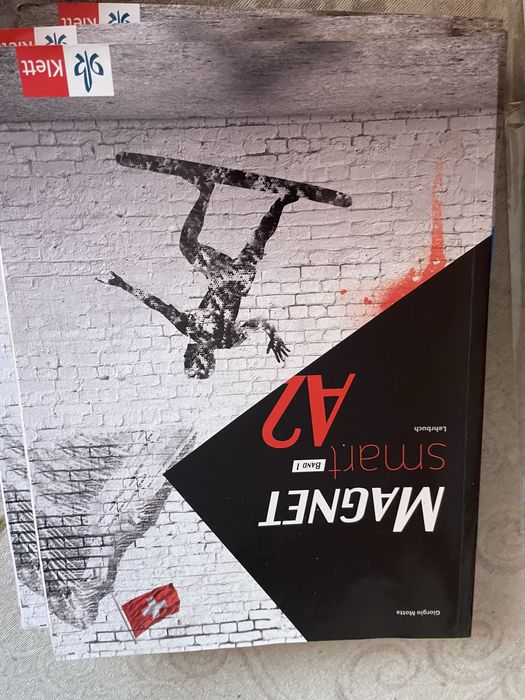 Продавам учебници